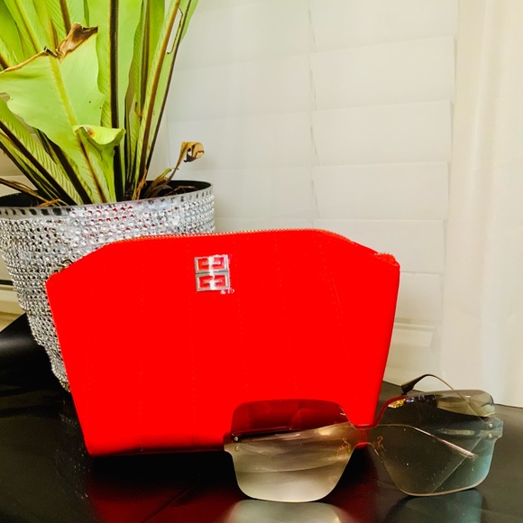 Givenchy Toiletry bag/ cosmetic/ makeup bag/ pouch / case NWOT - Picture 11 of 15